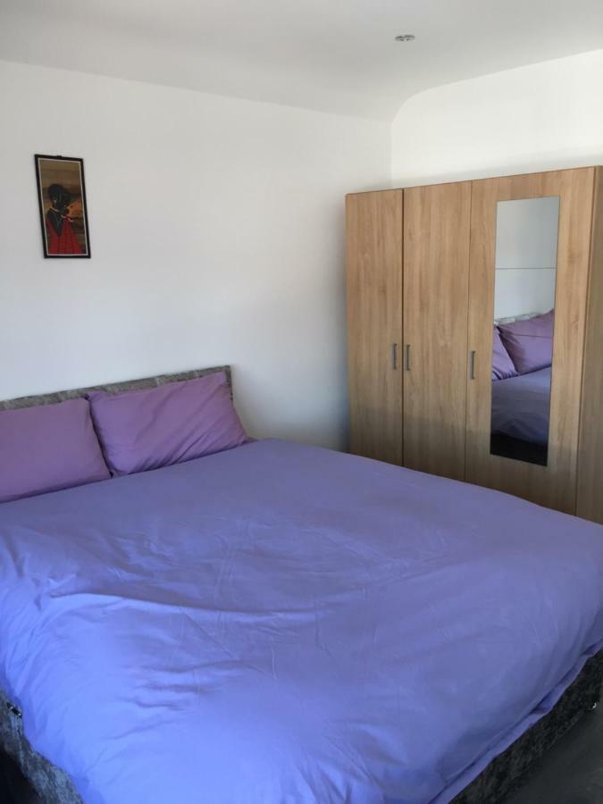 Rushden Vacation Home Хендън Екстериор снимка