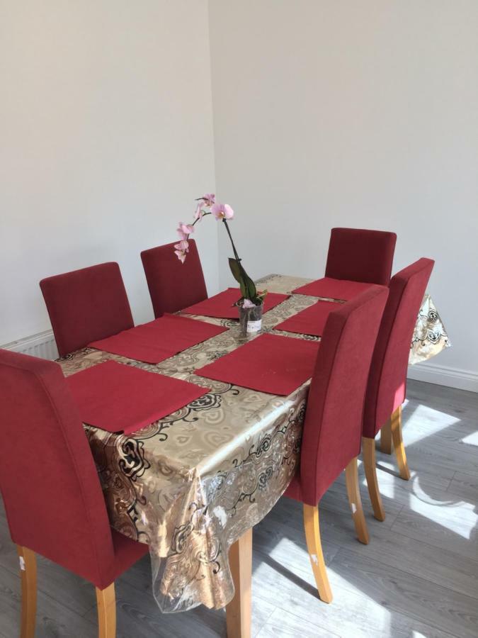 Rushden Vacation Home Хендън Екстериор снимка