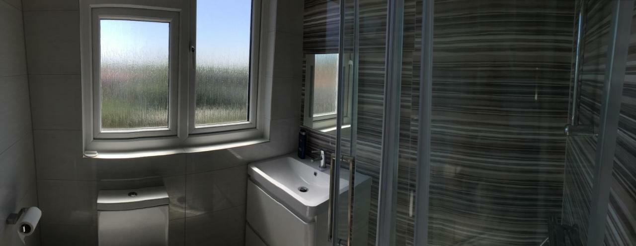 Rushden Vacation Home Хендън Екстериор снимка